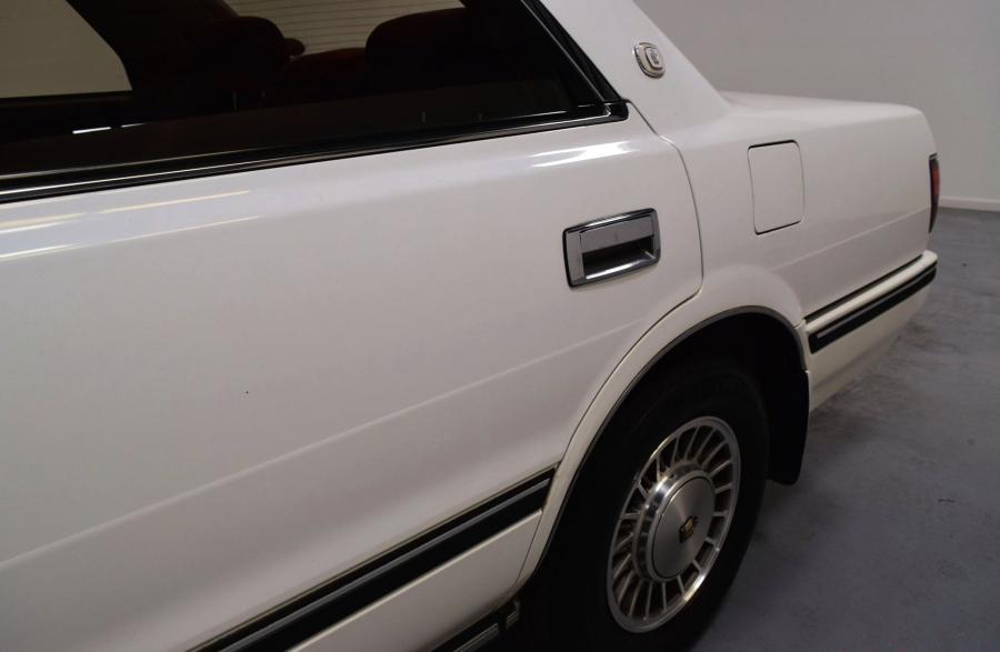 Детали экстерьера Toyota Crown Royal Saloon Super Charger Hardtop (MS137) 1991 года  (фото 12 из 98)
